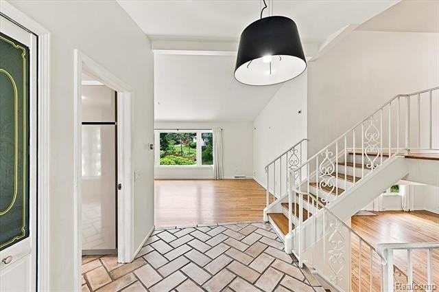980 Sandhurst Rd - Photo 5 of 50