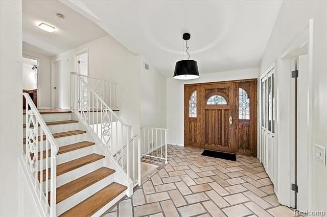 980 Sandhurst Rd - Photo 6 of 50