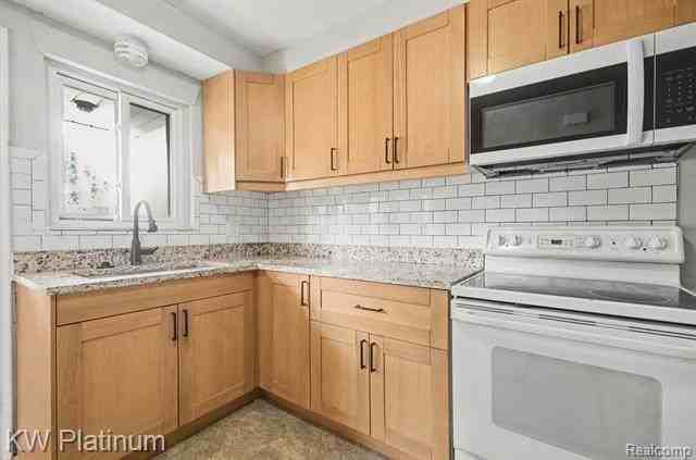 114 Crocker Blvd - Photo 3 of 25