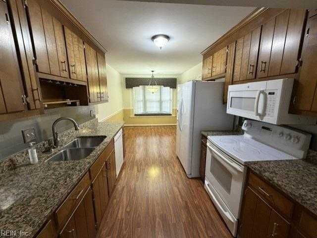132 Kenilworth Dr - Photo 4 of 18