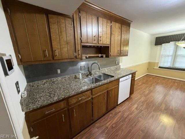 132 Kenilworth Dr - Photo 5 of 18
