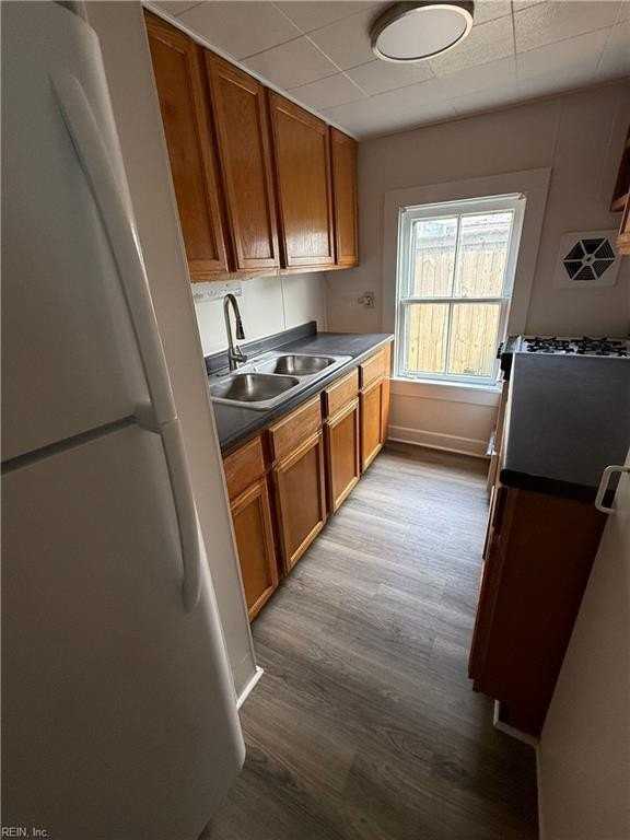 8524 Chapin St - Photo 3 of 9