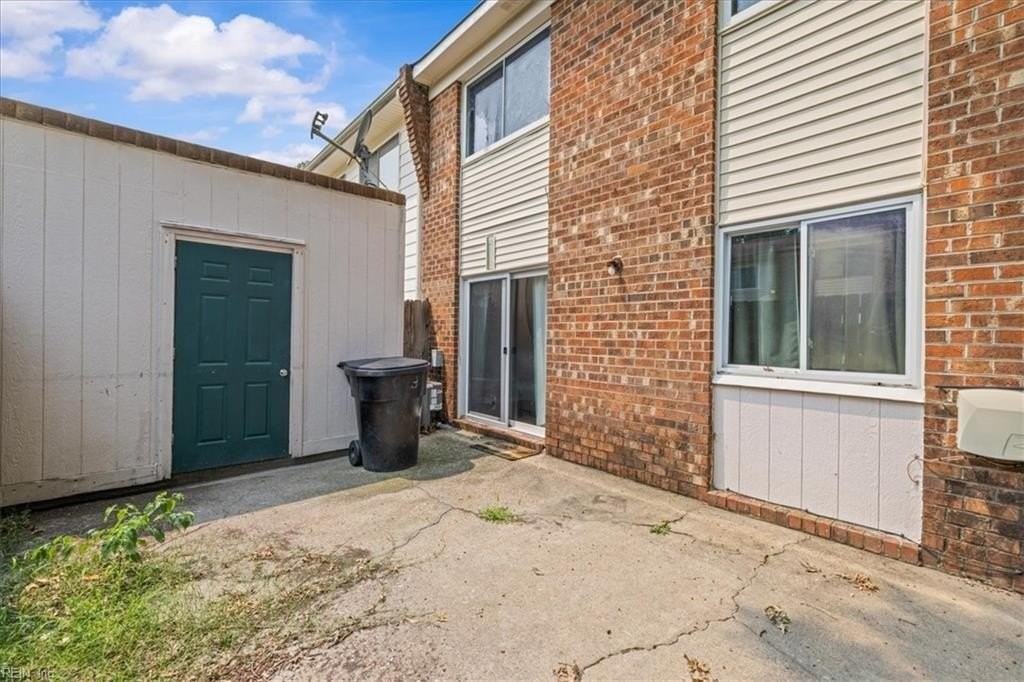 5021 Clairmont Ct - Photo 2 of 38