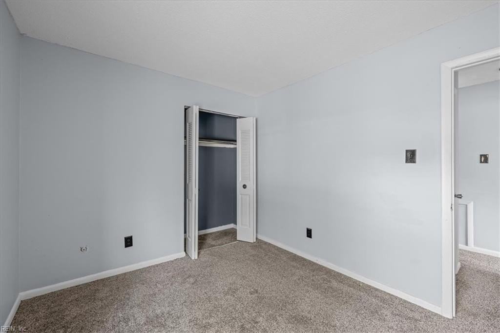 5021 Clairmont Ct - Photo 5 of 38