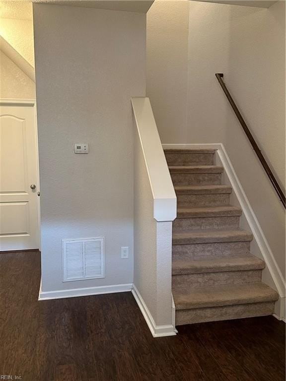 4976 Almandine Ave - Photo 5 of 32