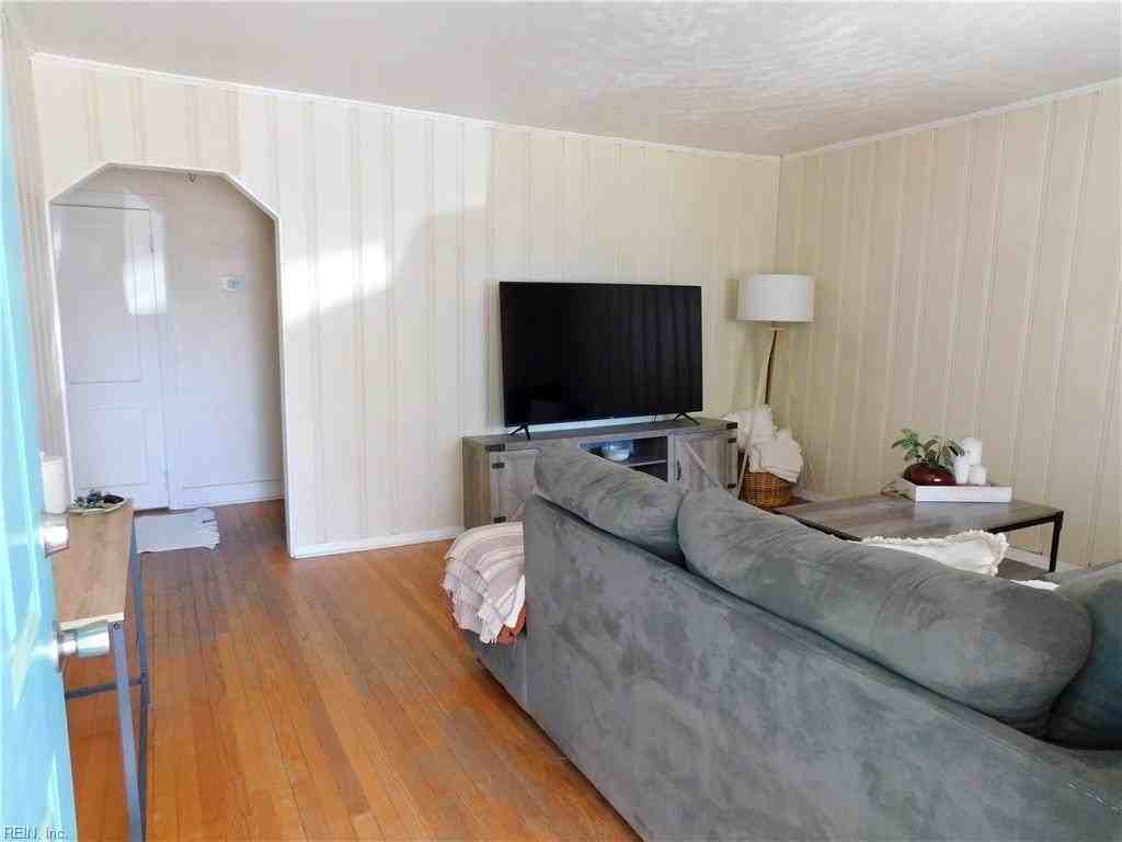 2224 Maple St - Photo 3 of 23