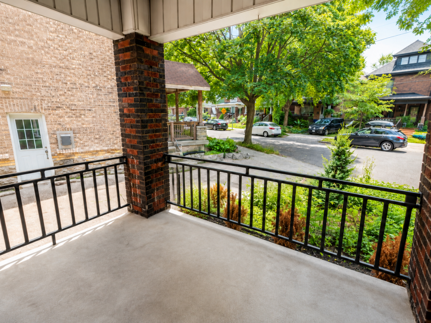 272 Stinson Cres - Photo 2 of 10