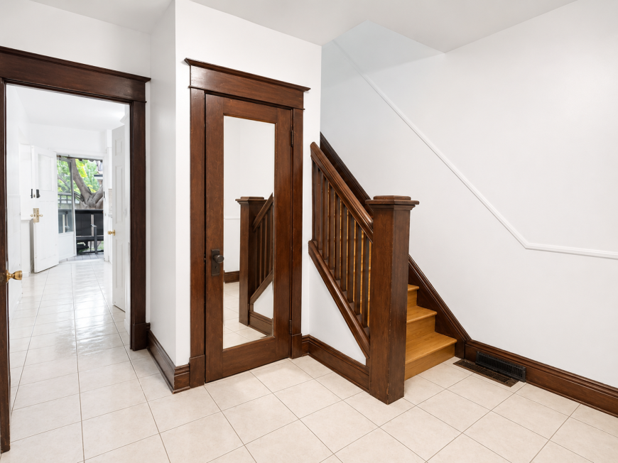 272 Stinson Cres - Photo 4 of 10