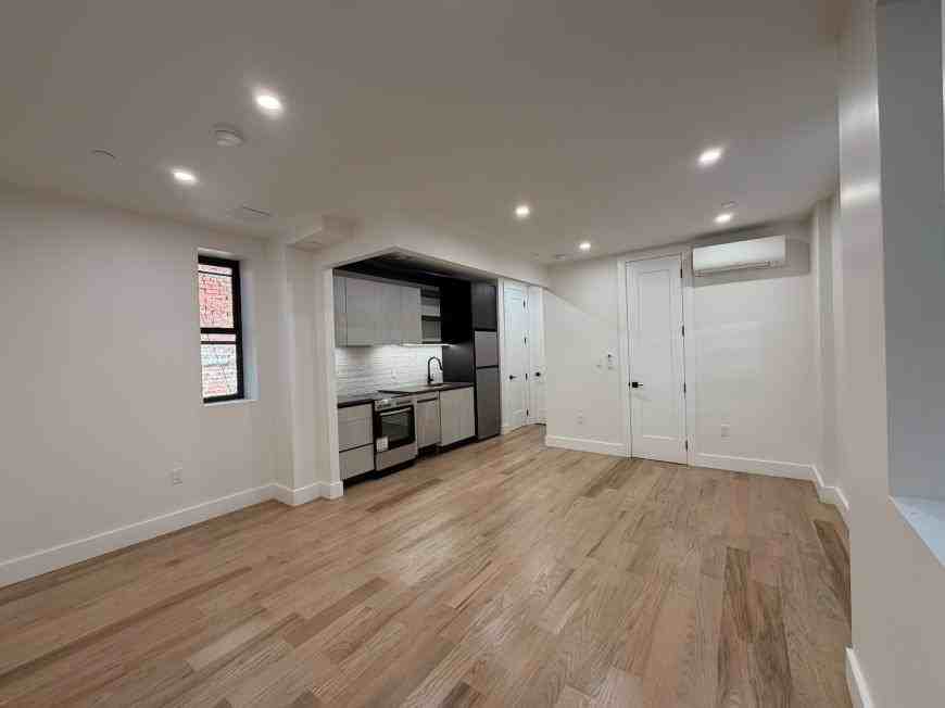 2324 Bedford Ave - Photo 2 of 10