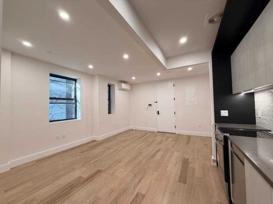 2324 Bedford Ave - Photo 3 of 10