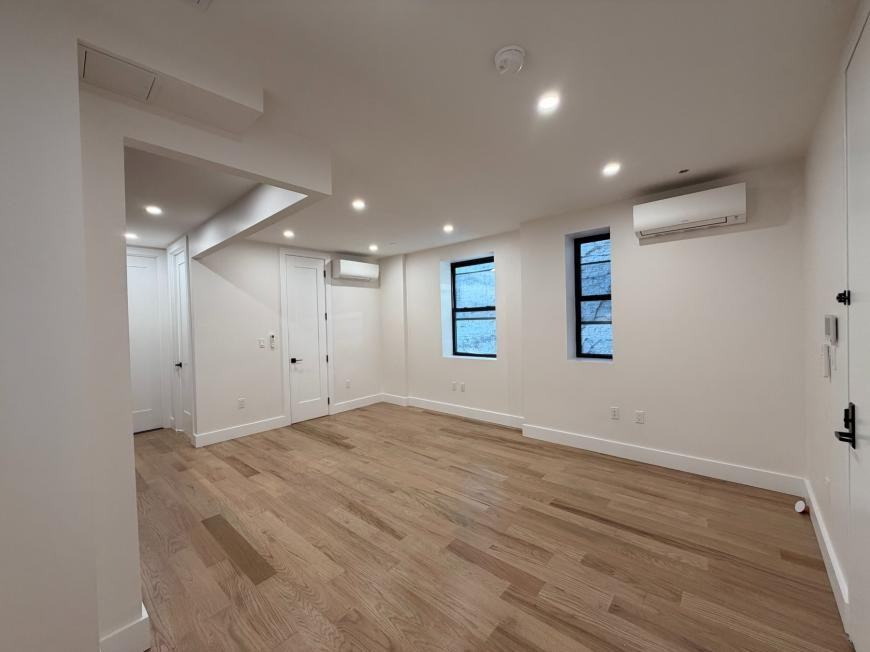 2324 Bedford Ave - Photo 4 of 10