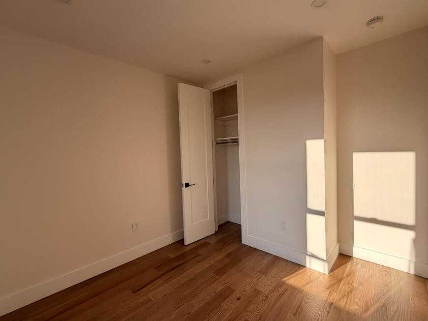 2324 Bedford Ave - Photo 7 of 10