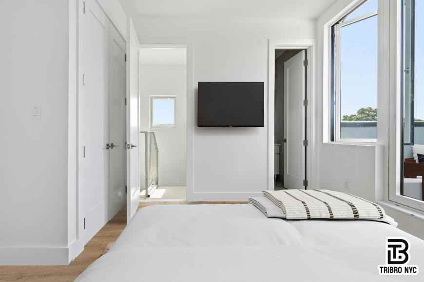 461 Lexington Ave - Photo 6 of 10