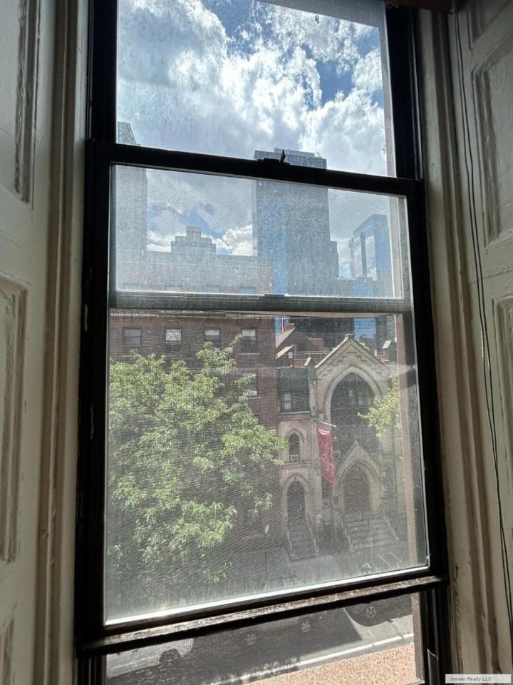 419 W 44th St - Photo 3 of 10