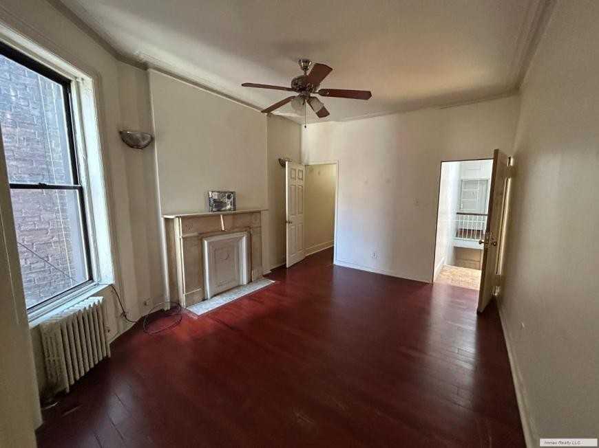 419 W 44th St - Photo 4 of 10