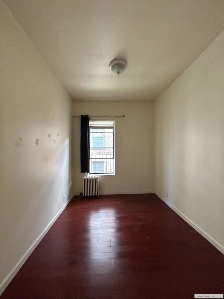 419 W 44th St - Photo 7 of 10
