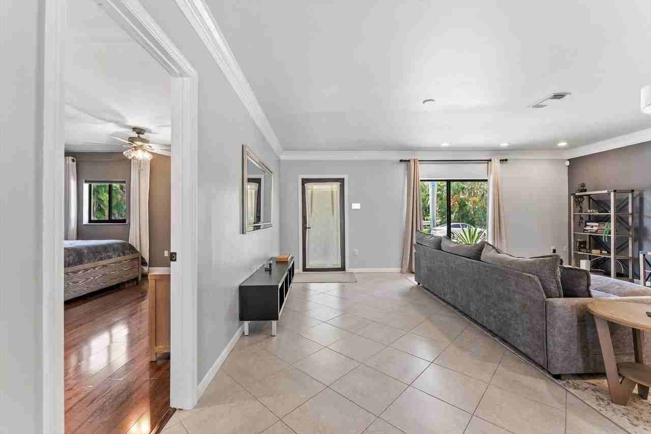728 Ne 9th Ave - Photo 7 of 44