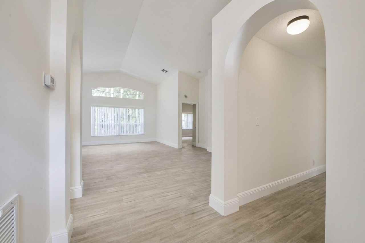 172 Jones Creek Dr - Photo 3 of 29