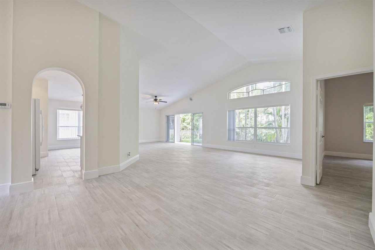 172 Jones Creek Dr - Photo 7 of 29