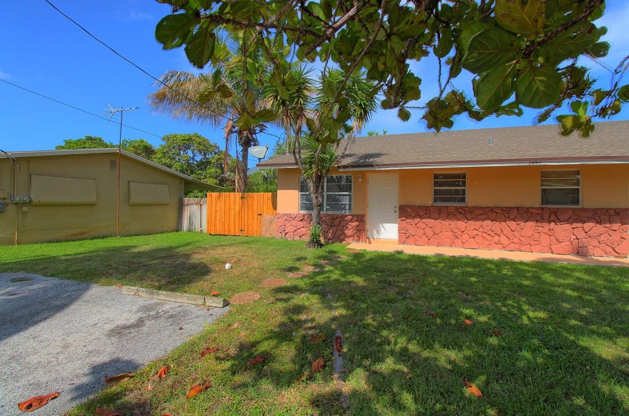 1045 Miami Blvd #A - Photo 3 of 24