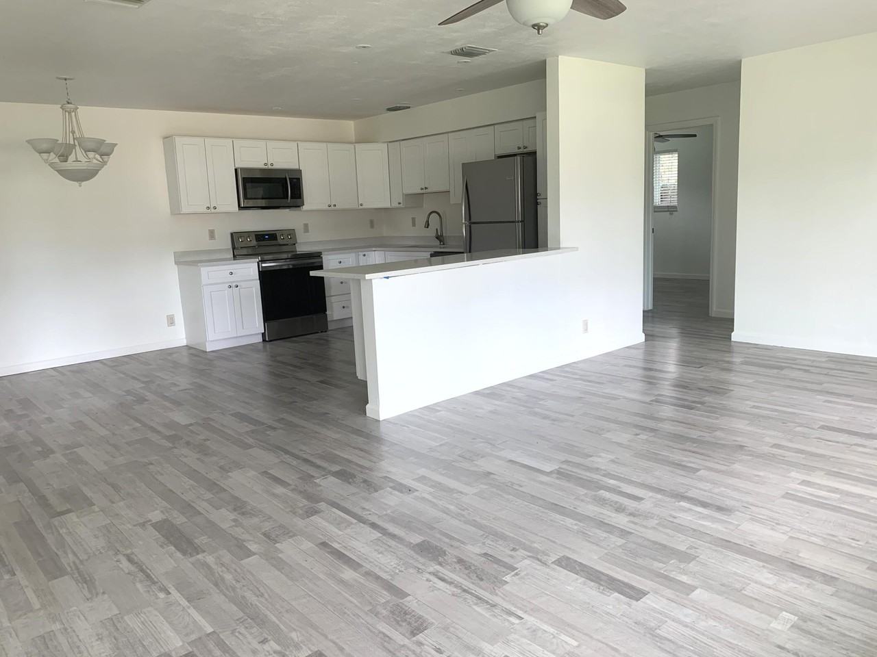 2219 Se 13th St - Photo 5 of 13