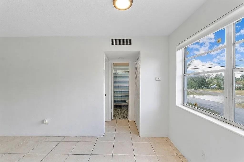 14950 N Miami Ave #6 - Photo 4 of 6