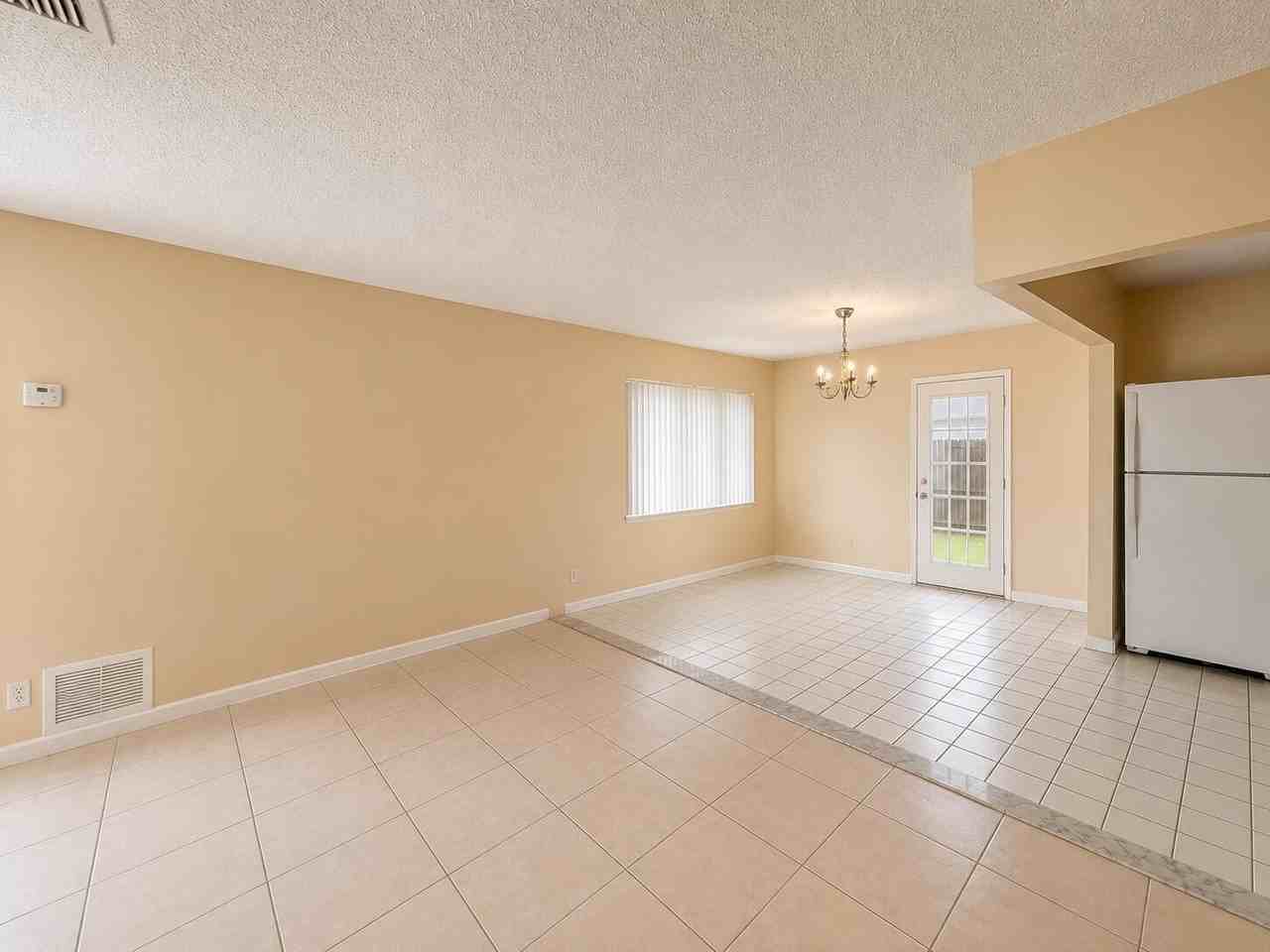 4125 Woodside Dr #4 - Photo 4 of 23