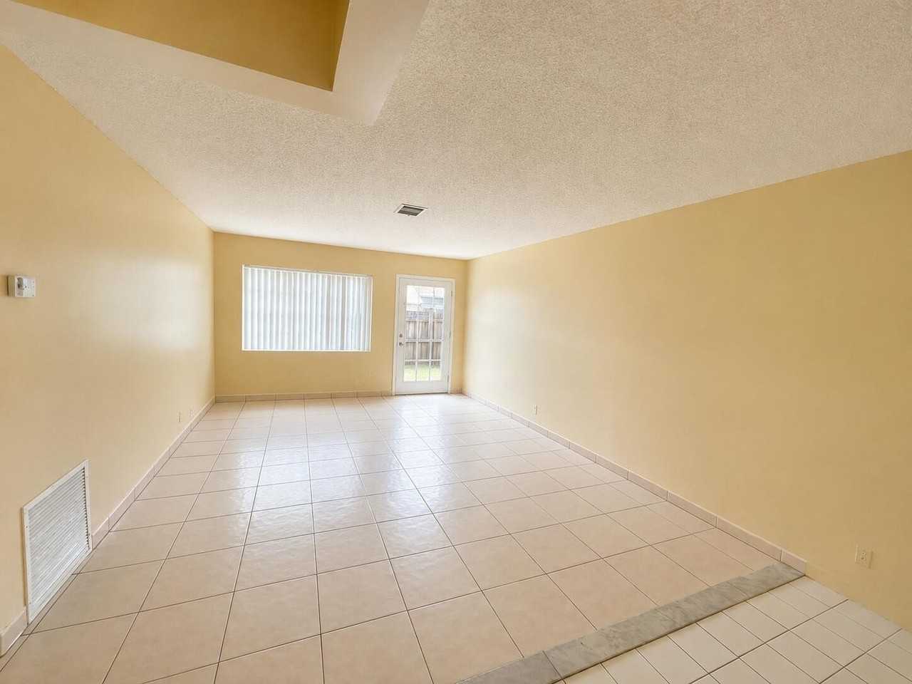 4125 Woodside Dr #4 - Photo 5 of 23