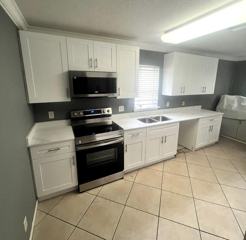 11290 Sw 20th St - Photo 3 of 14