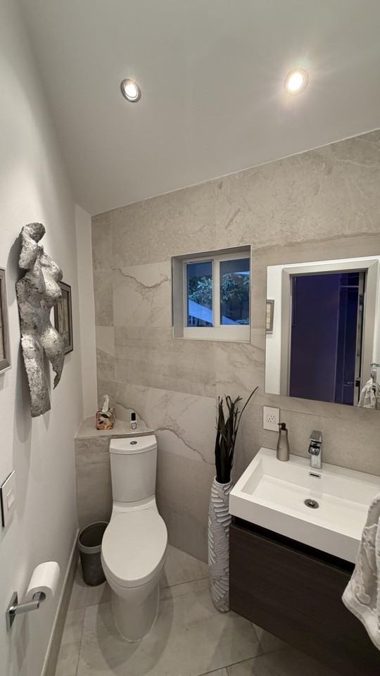 2571 Tigertail Ave - Photo 7 of 16