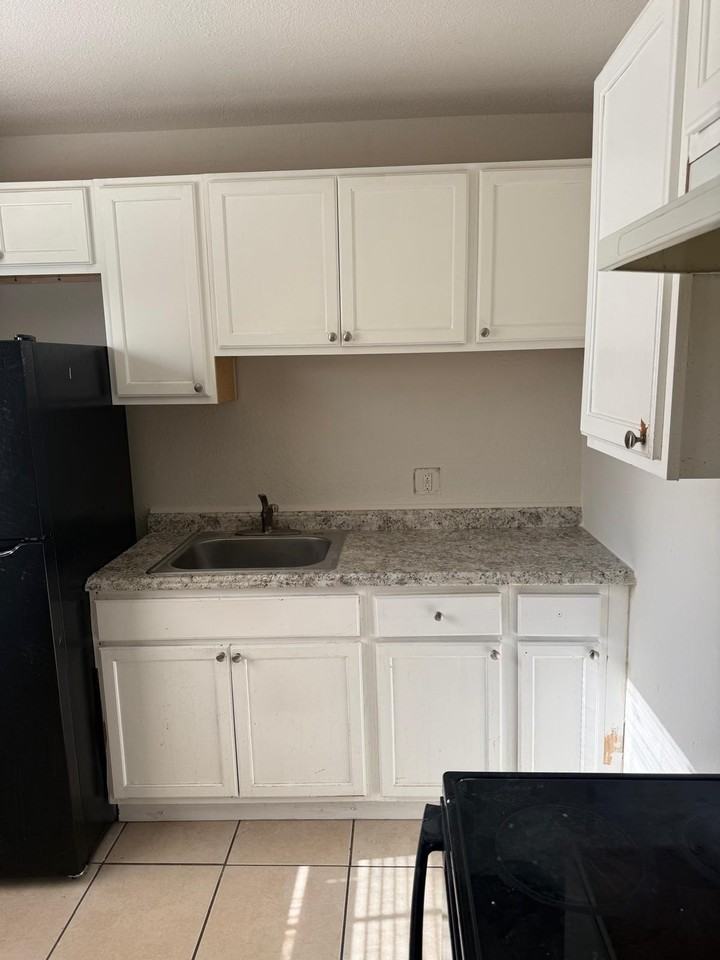 518 N 6th St - Photo 2 of 6