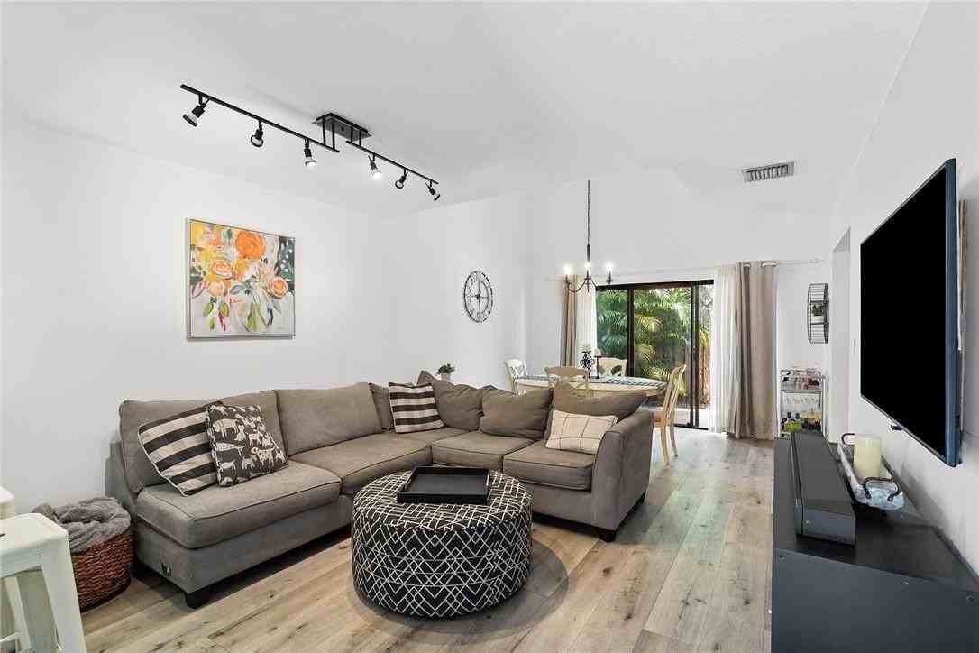 324 City View Dr - Photo 6 of 32
