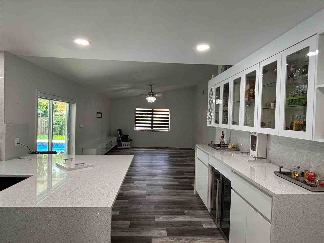 6421 Crossbow Ct - Photo 2 of 16