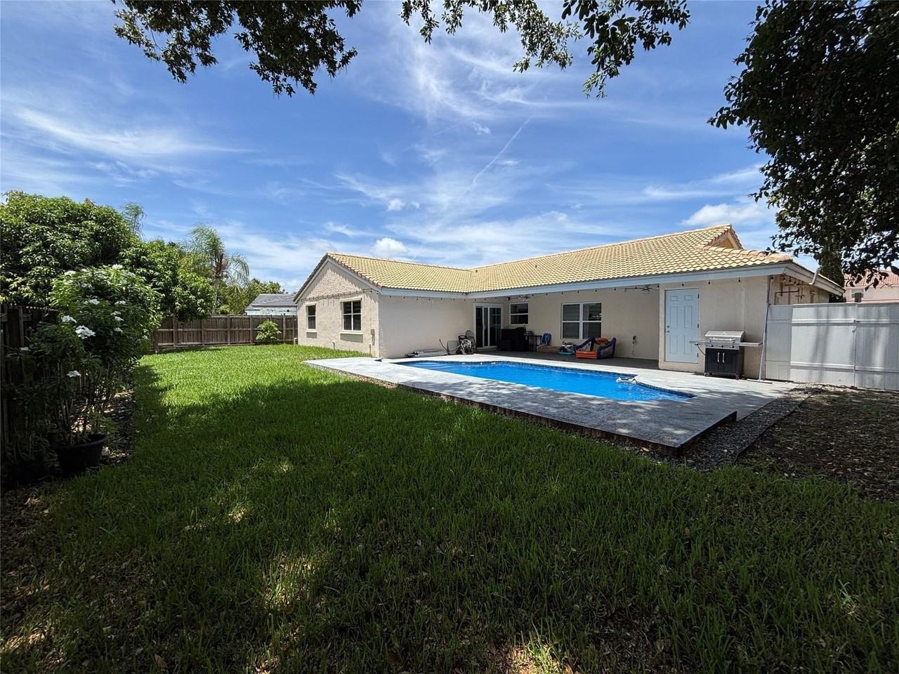 6421 Crossbow Ct - Photo 5 of 16
