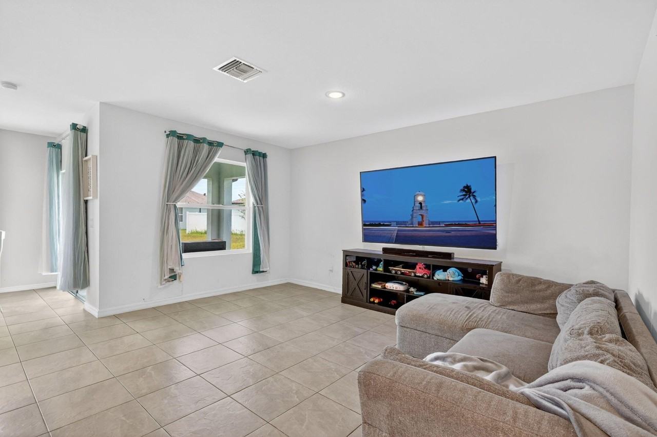 4954 Armina Pl - Photo 7 of 50