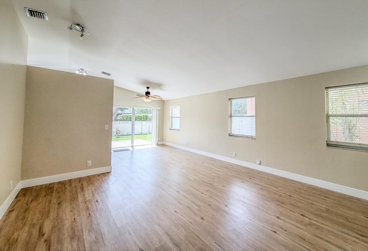 90 Nw 42nd Way - Photo 5 of 40