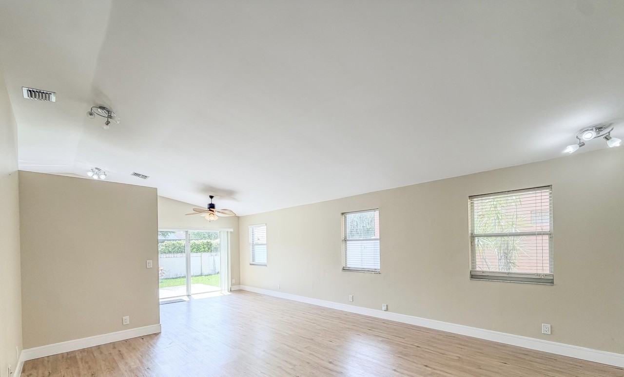 90 Nw 42nd Way - Photo 6 of 40
