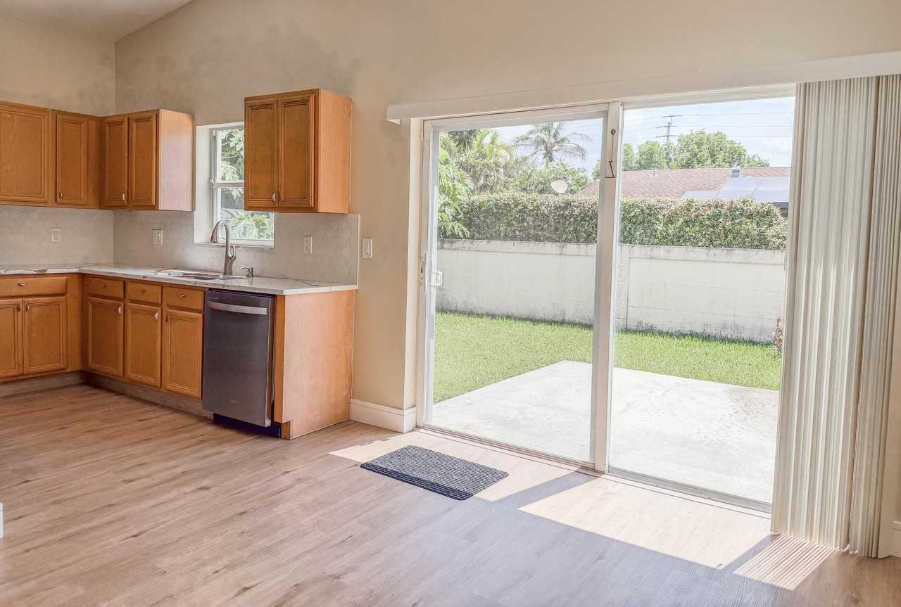 90 Nw 42nd Way - Photo 7 of 40