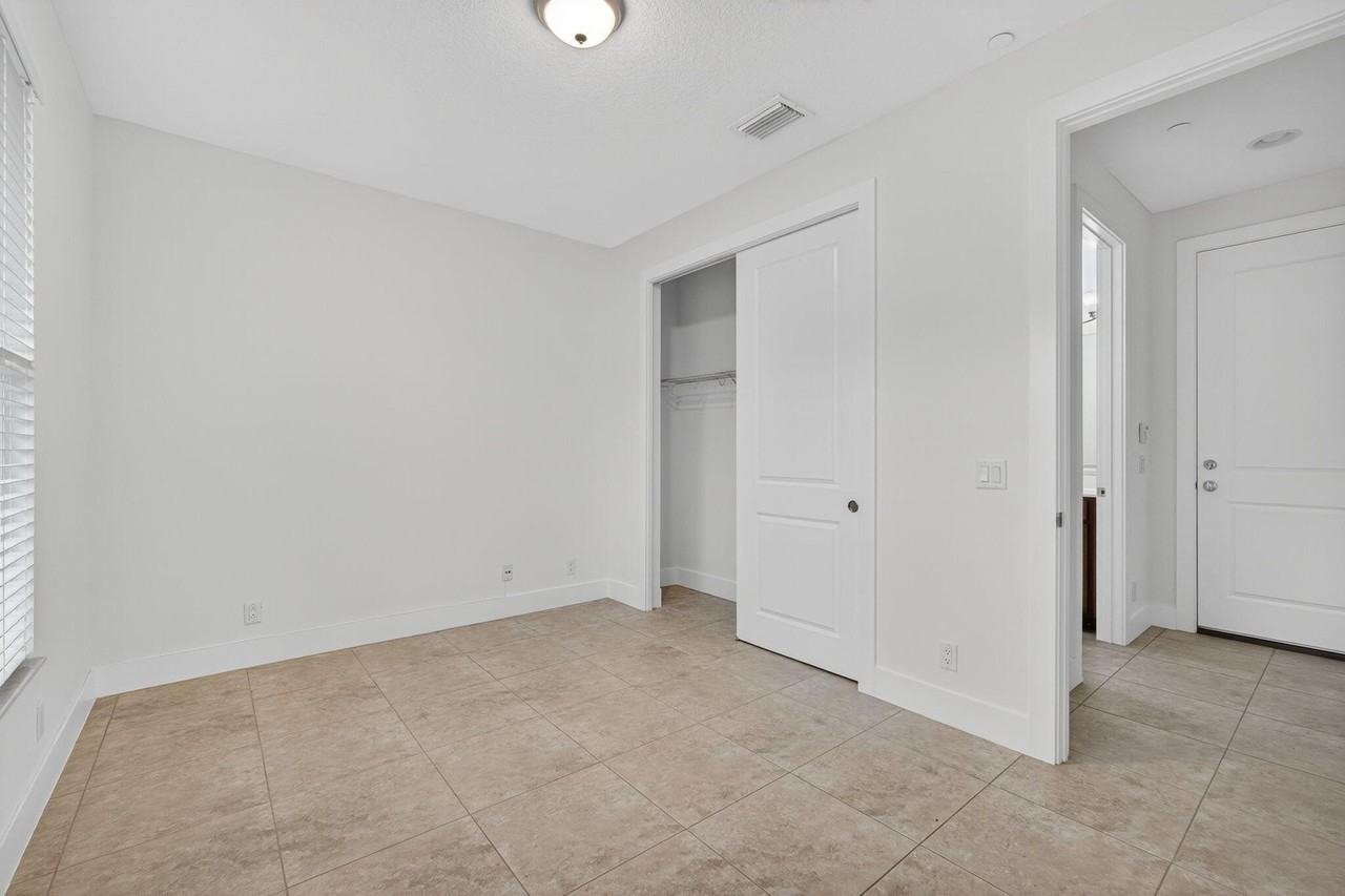 7089 Edison Pl - Photo 4 of 50