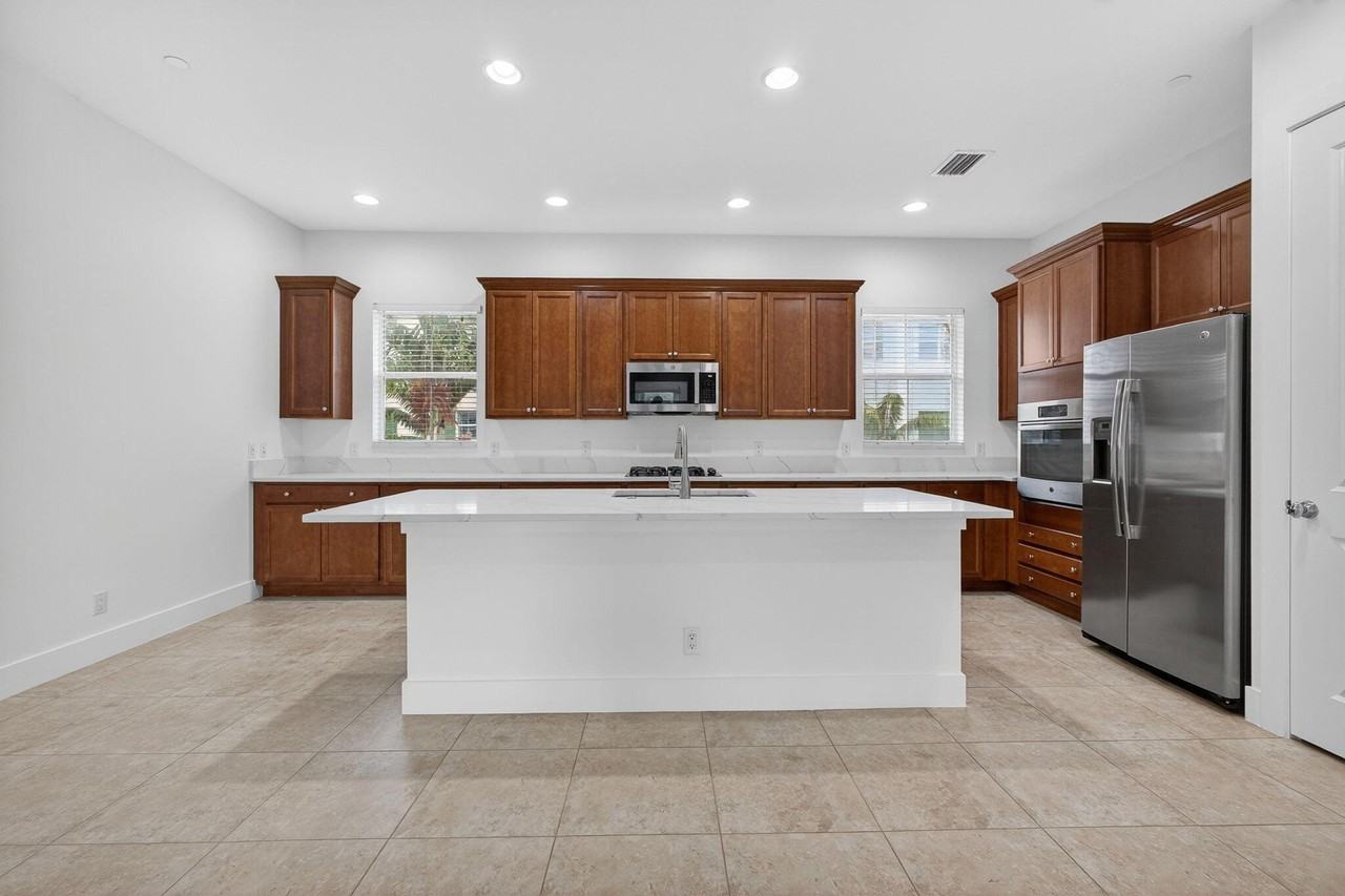 7089 Edison Pl - Photo 7 of 50