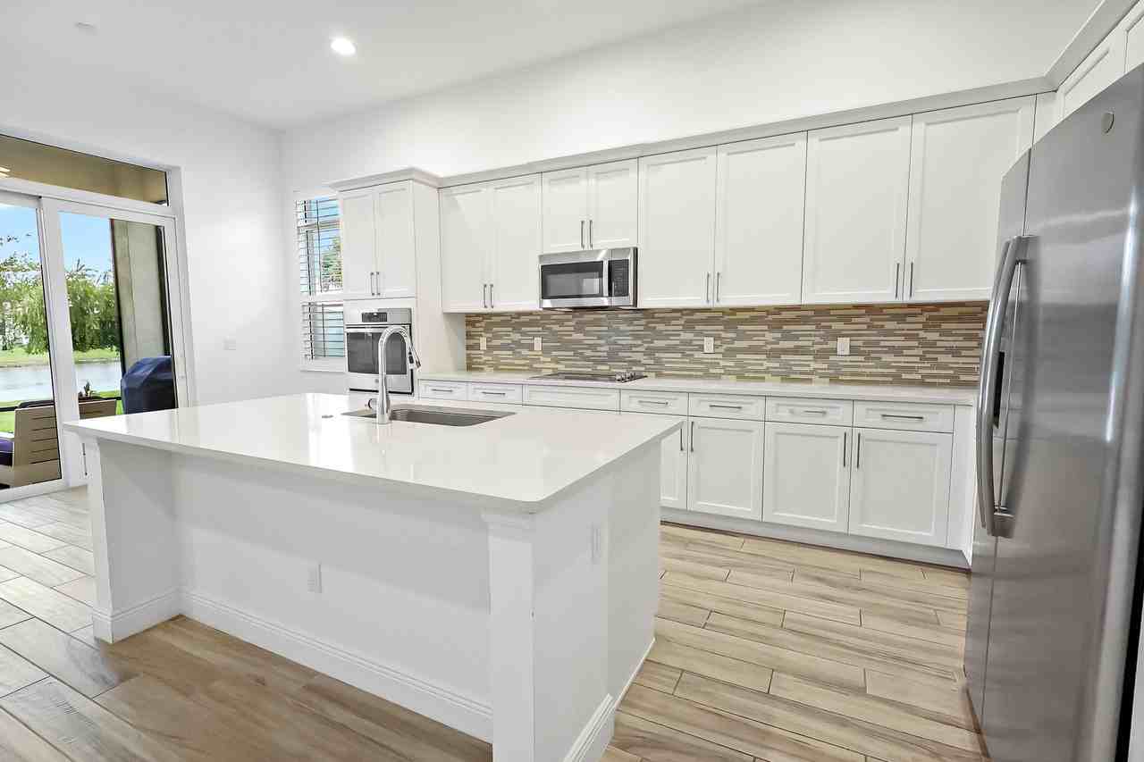 23026 Sw Accesi Way - Photo 3 of 25