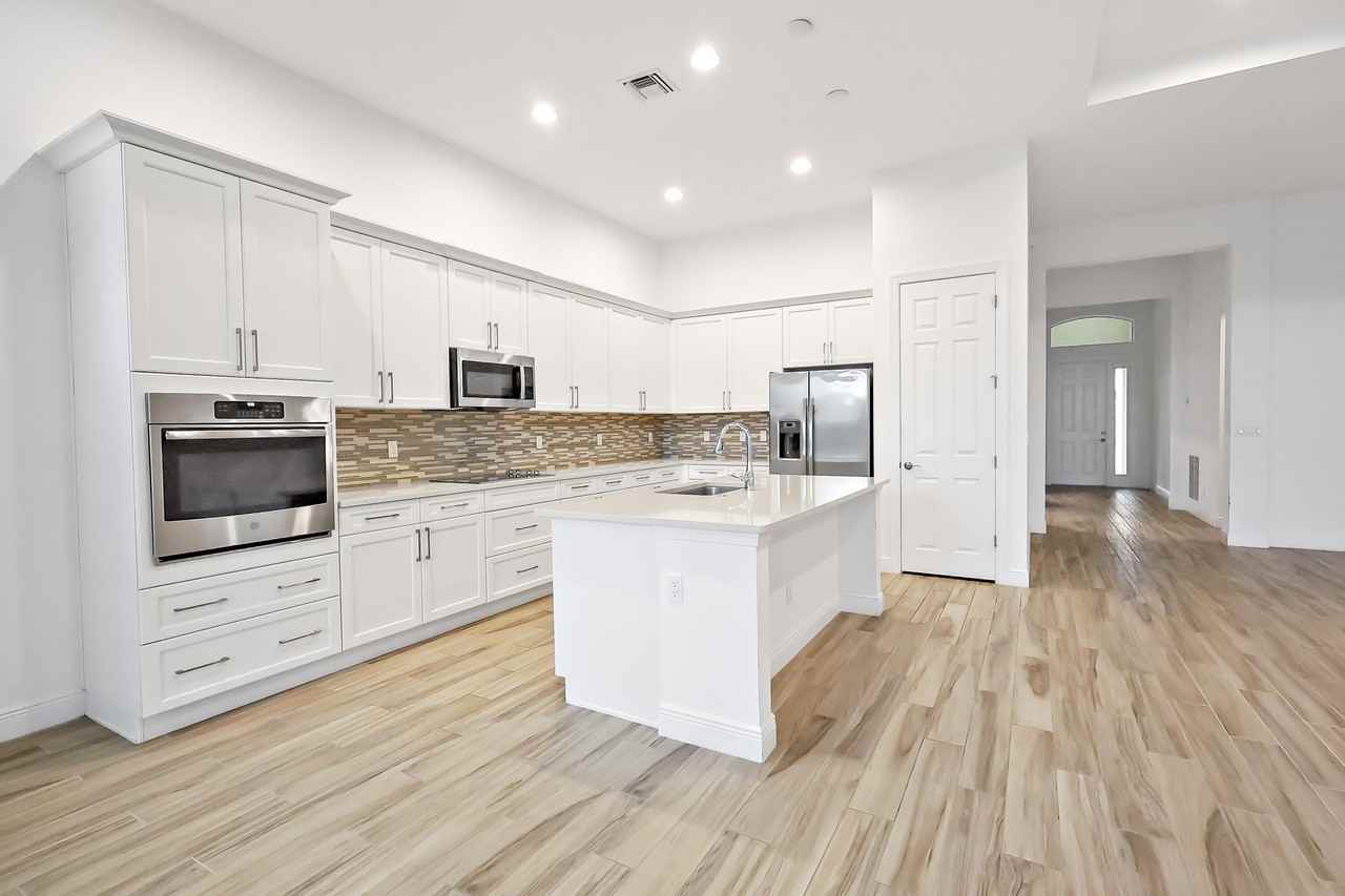 23026 Sw Accesi Way - Photo 4 of 25