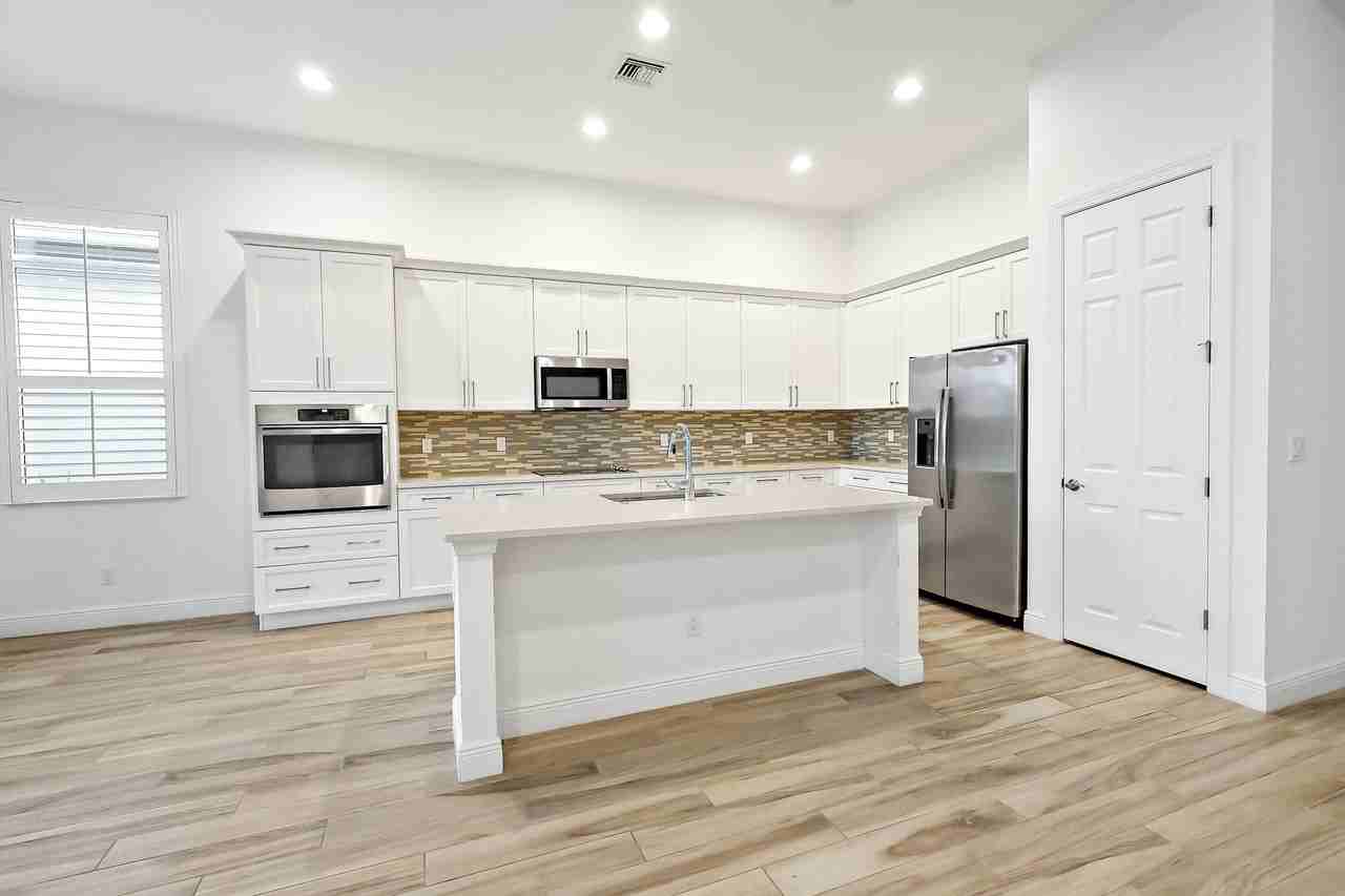 23026 Sw Accesi Way - Photo 5 of 25
