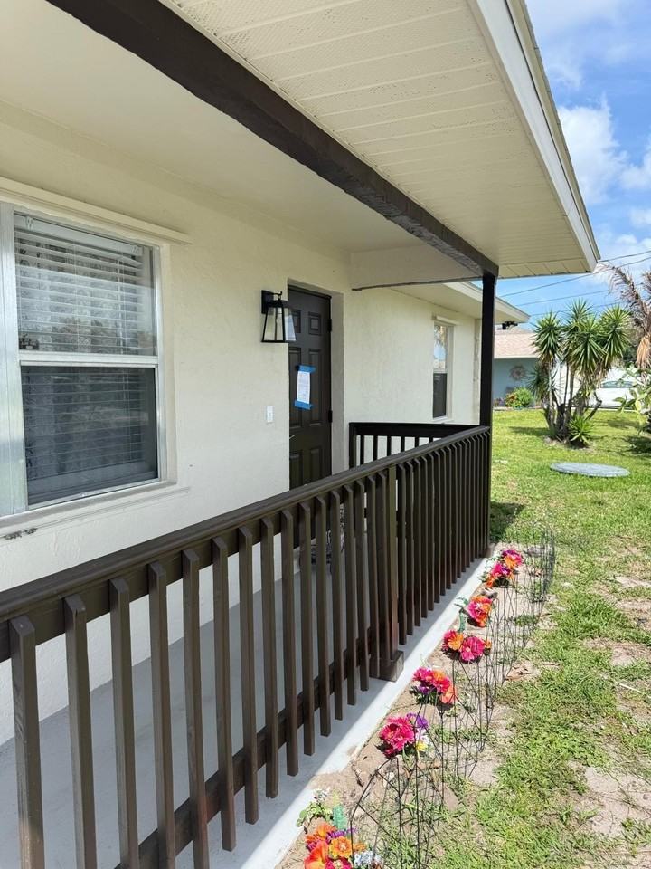 699 Nw Riverside Dr - Photo 4 of 23