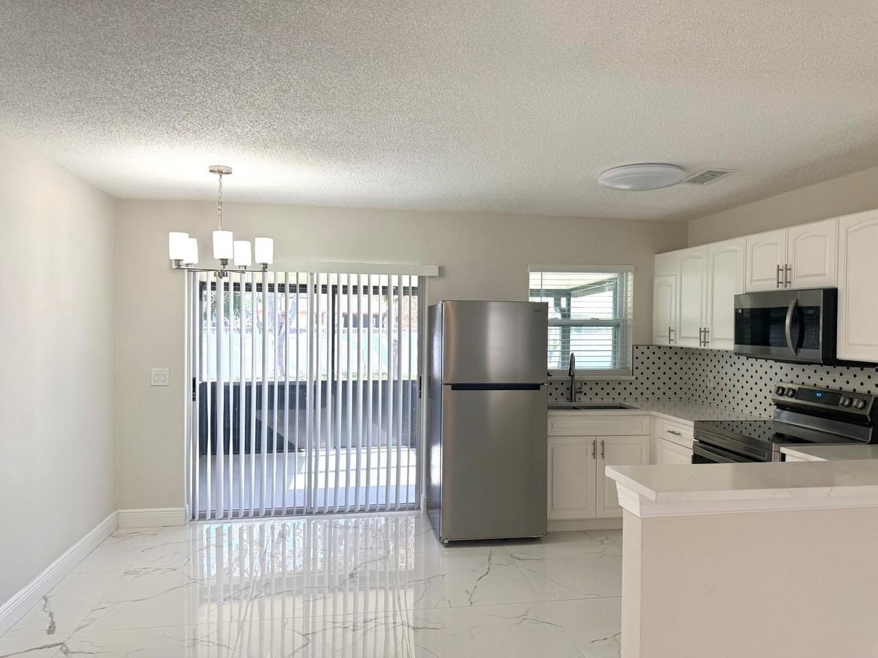 699 Nw Riverside Dr - Photo 7 of 23