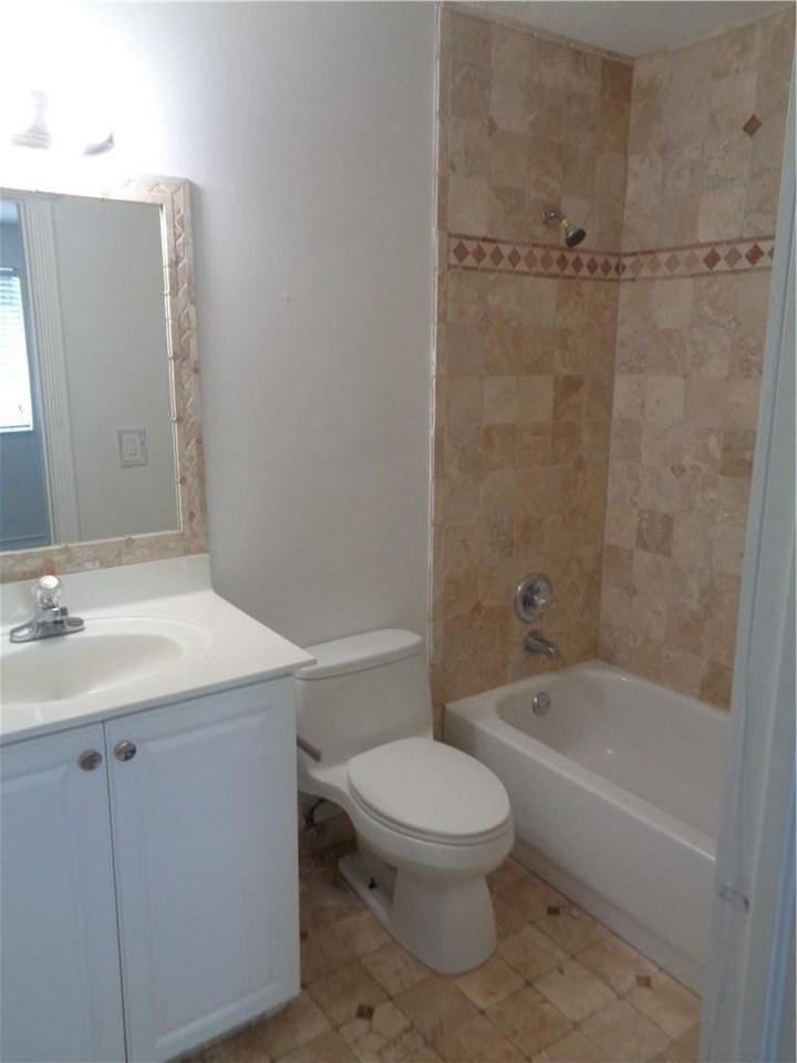 11379 Nw 34th Pl - Photo 3 of 14