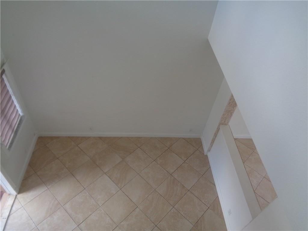11379 Nw 34th Pl - Photo 4 of 14