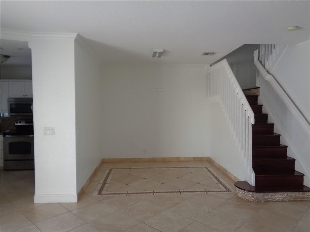 11379 Nw 34th Pl - Photo 6 of 14