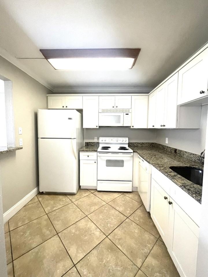 263 Brittany F - Photo 2 of 12