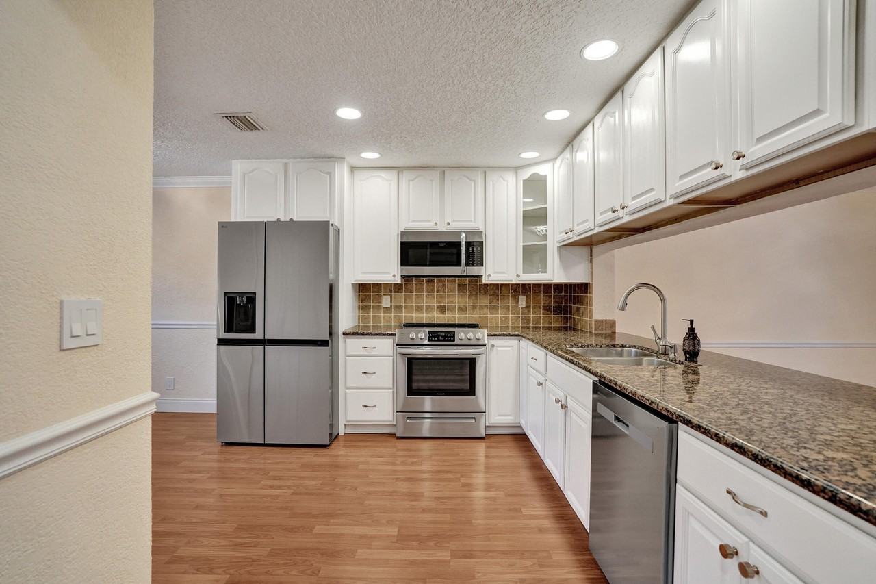 635 Deer Creek North Shore Dr - Photo 5 of 32